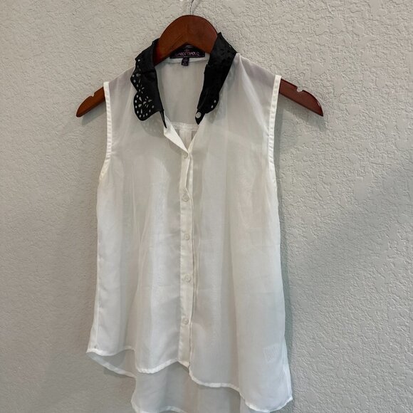 Almost Famous Women's White Sleeveless Top Size Small - Picture 2 of 7